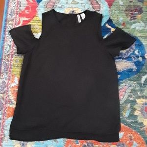 [Divided] Shoulder Cut-Out Top